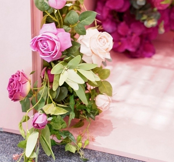 картинка Фотозона "Розовая телефонная будка" от магазина Одежда+