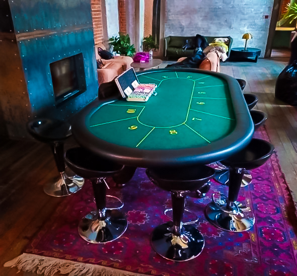картинка Стол для покера от магазина Одежда+