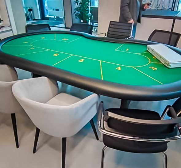картинка Стол для покера от магазина Одежда+
