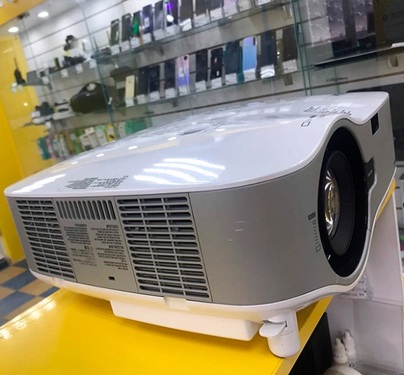 картинка Проектор Sanyo PLC-XF45 от компании Рент-Бери