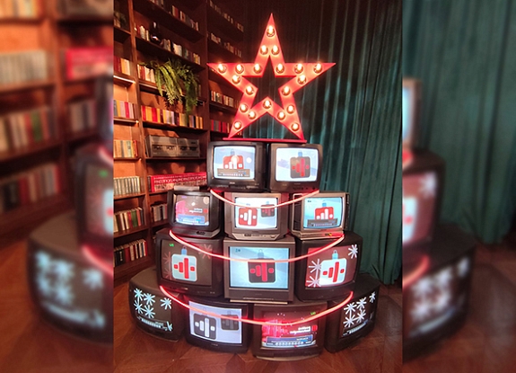 картинка Фотозона Ретро ТВ Ёлка от компании Рент-Бери