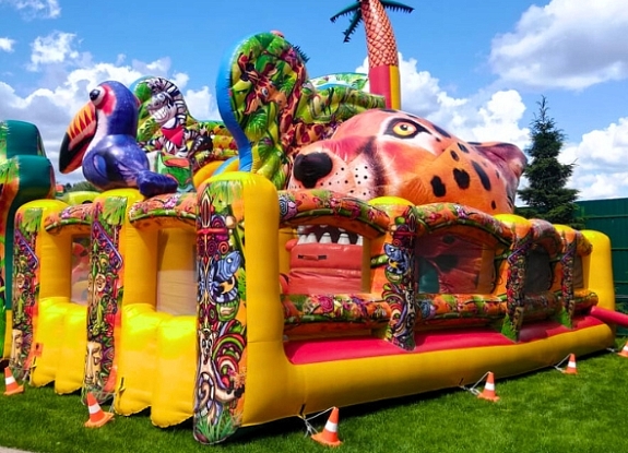 Батут с движущейся пастью "Акуна Матата"