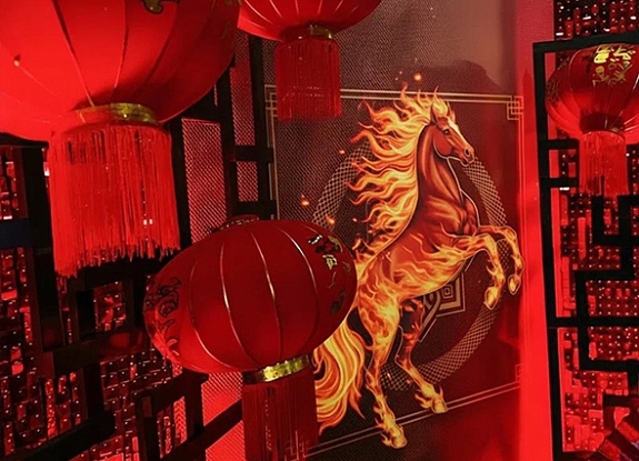 картинка Фотозона Символ года - Огненная лошадь от компании Рент-Бери