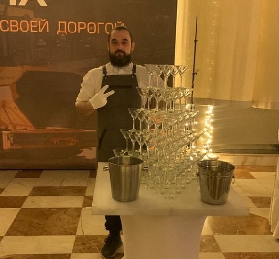 картинка Пирамида из шампанского 120 бокалов (8 ярусов) от компании Рент-Бери