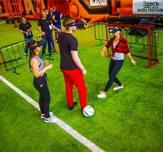 картинка Футбол в VR очках от компании Рент-Бери
