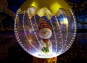 Вращающийся снежный шар