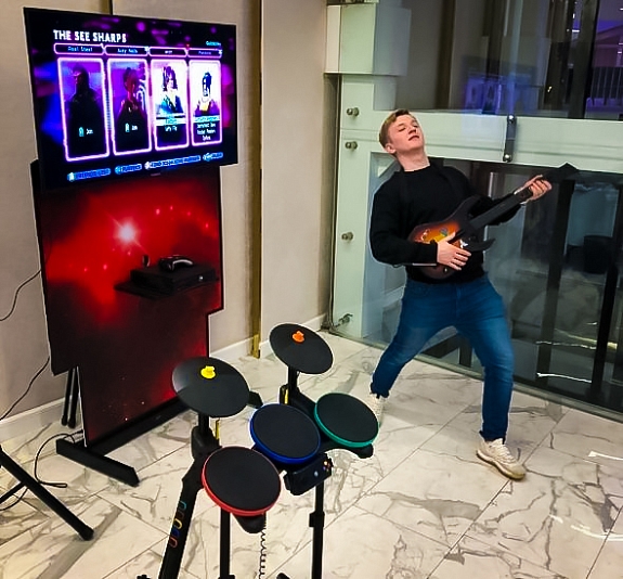 картинка Guitar Hero VR от компании Рент-Бери