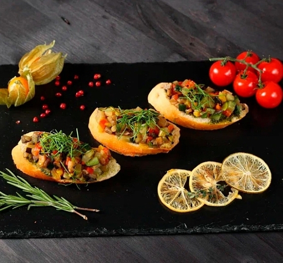 Брускетта с хумусом рис 2