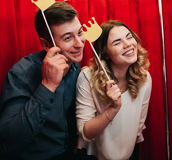 картинка Новогодняя Овальная фотобудка от компании Рент-Бери