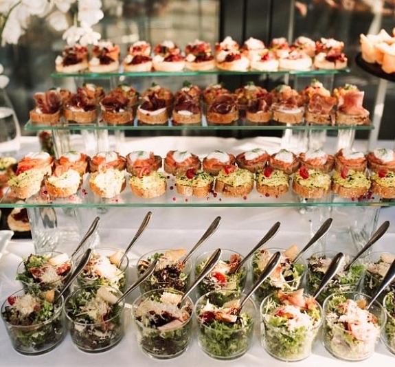 картинка Фуршет, вэлком и анимационные станции от компании Рент-Бери