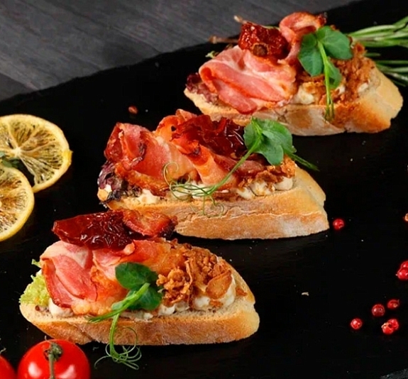 Брускетта Пряный бекон рис 2