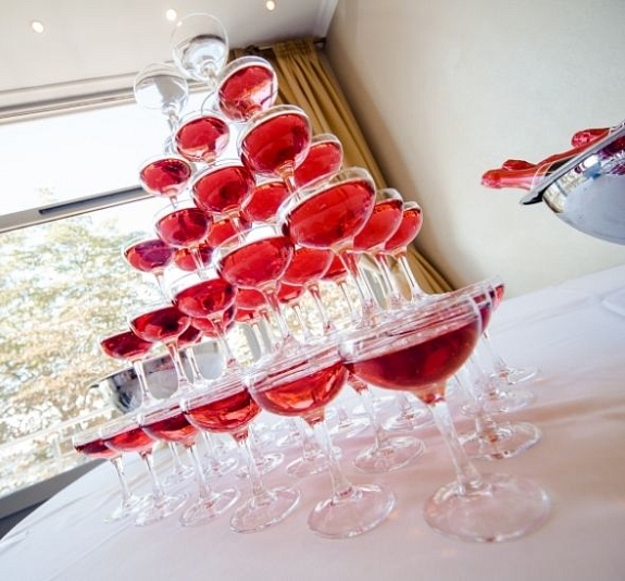 картинка Пирамида из коктейлей 84 бокала (7 ярусов) от компании Рент-Бери