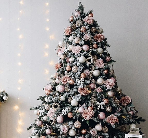 картинка Новогодняя ёлка с декором "Maxi" от компании Рент-Бери