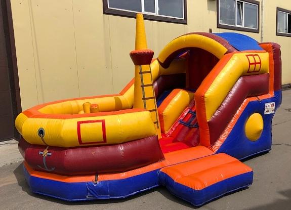 Батут с горкой "Кораблик"