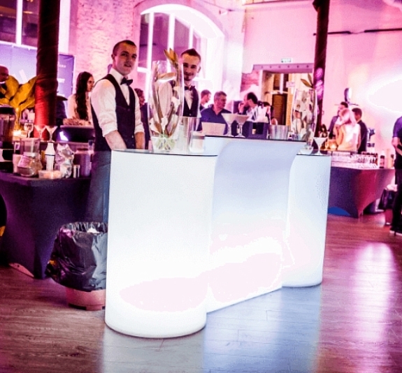 Барная стойка с коктейльными столами рис 3