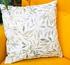 Декоративная подушка с зелёными листьями рис 2