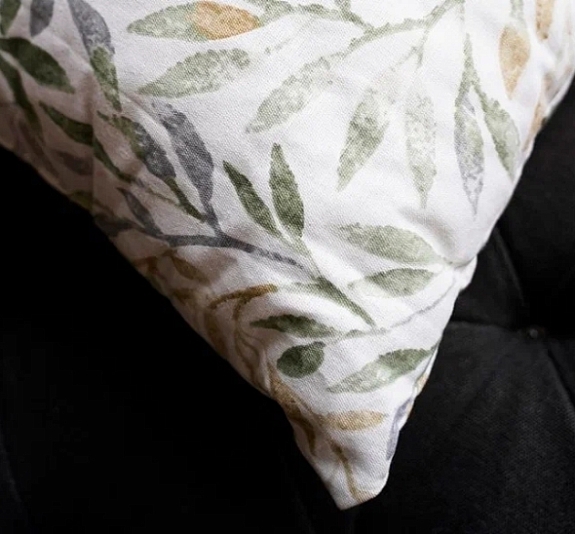 Декоративная подушка с зелёными листьями рис 1