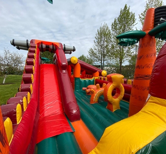 Батут с горкой "Пиратский остров" рис 1