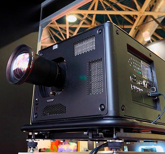 картинка Проектор Barco HDX W18 от компании Рент-Бери