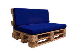 Двухместный диван с синими подушками