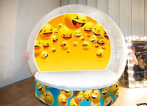 Фотозона Чудо-шар со смайликами