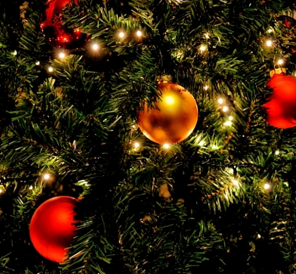 картинка Ёлка искусственная 150 см наряженная золото-красная от компании Рент-Бери