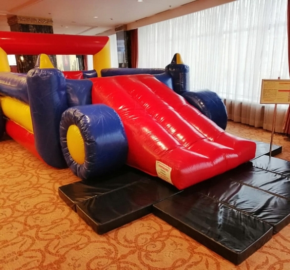 Батут-манеж "Гоночная машинка" рис 1