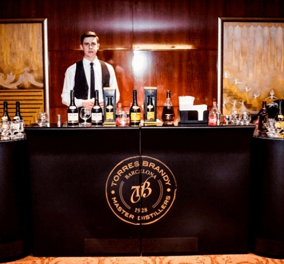 Брендированная барная стойка рис 1