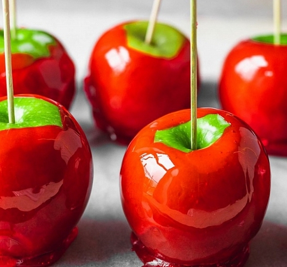 Карамельные яблоки на палочке рис 1