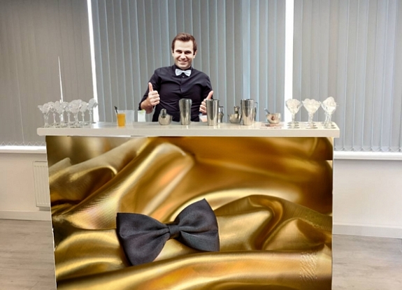 Бар для жениха