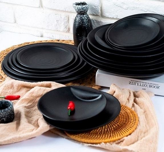 Тарелки Poland монохром рис 1