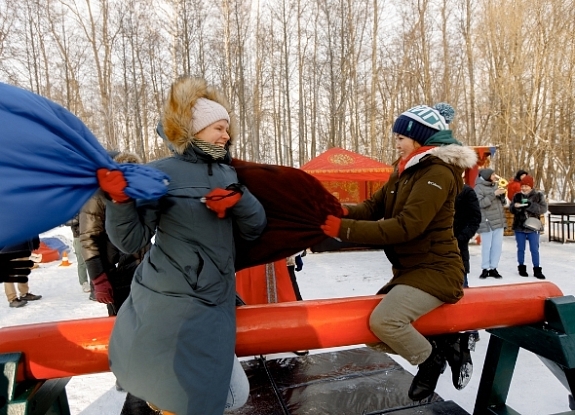 картинка Бой подушками от компании Рент-Бери