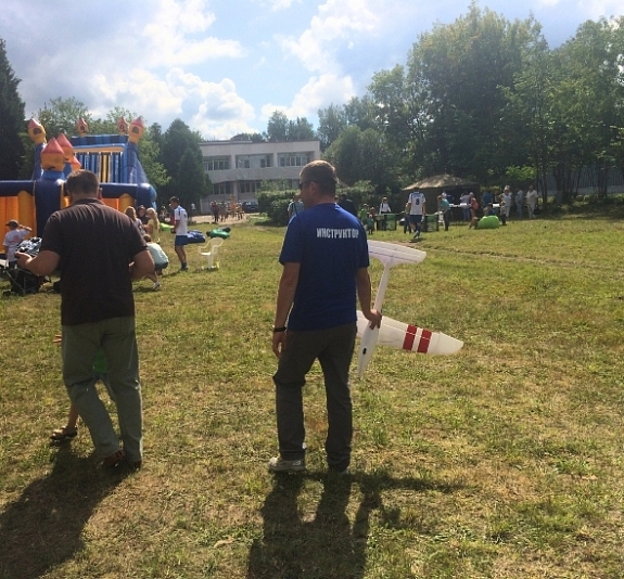 Радиоуправляемый самолет рис 2