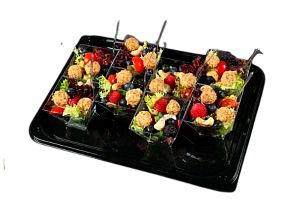 Салат микс с фетой и ягодами