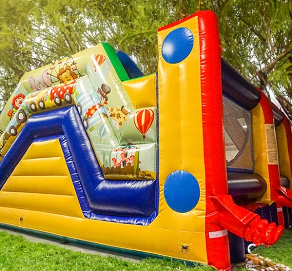 Батут с горкой и сухим бассейном "Парк развлечений" рис 1