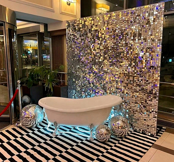 Фотозона «Серебристые пайетки с ванной» рис 3