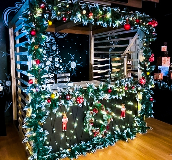 картинка Корнер киоск Рождественский 2х2 м от компании Рент-Бери