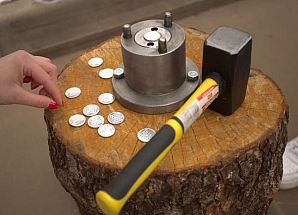 Чеканка новогодних монет