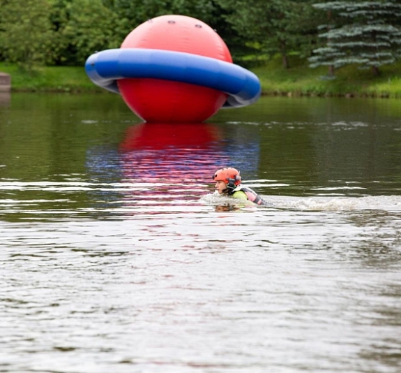 картинка Летающая Тарелка на воде от компании Рент-Бери