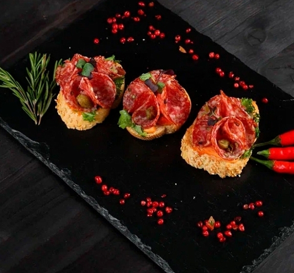 Брускетта с салями Милано рис 1