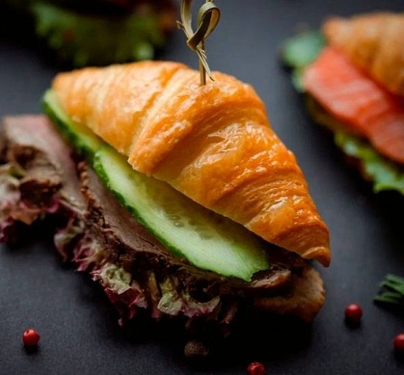 Мини-круассан с ростбифом рис 2