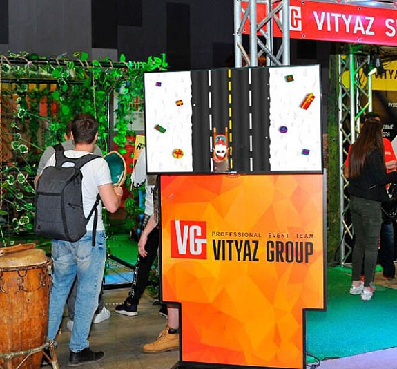 картинка Дед Морозы на гонках от компании Рент-Бери