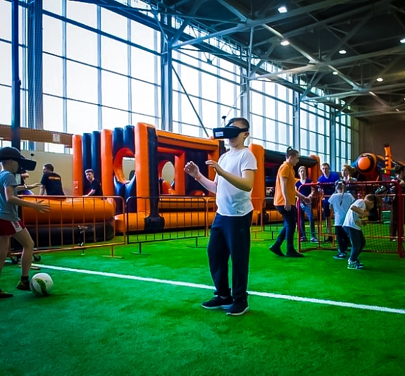 картинка Футбол в VR очках от компании Рент-Бери