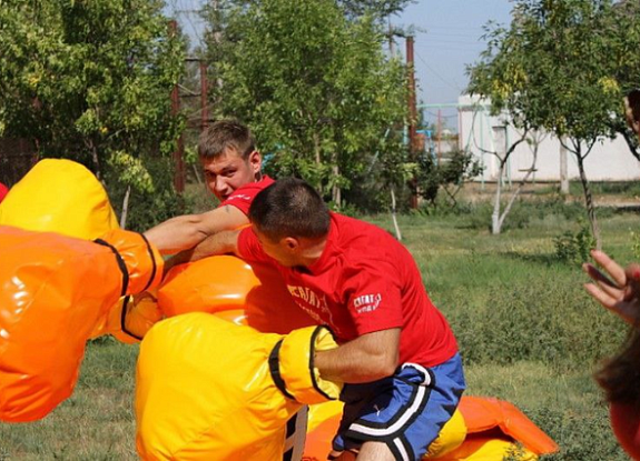 Стенка на стенку