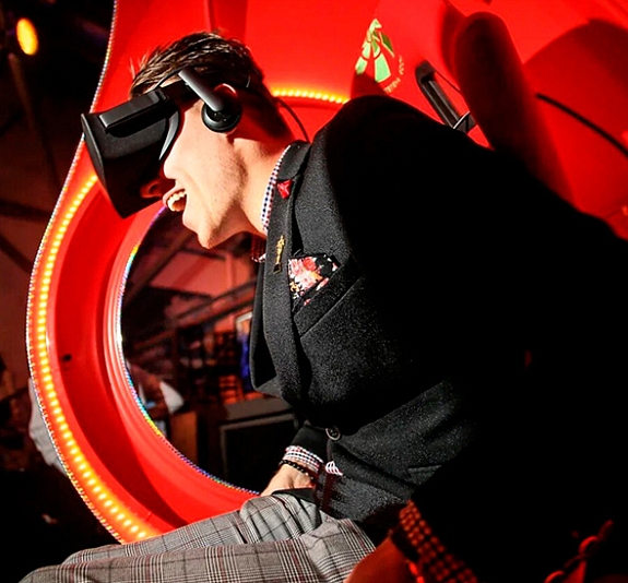 картинка VR шаттл синий/красный от компании Рент-Бери