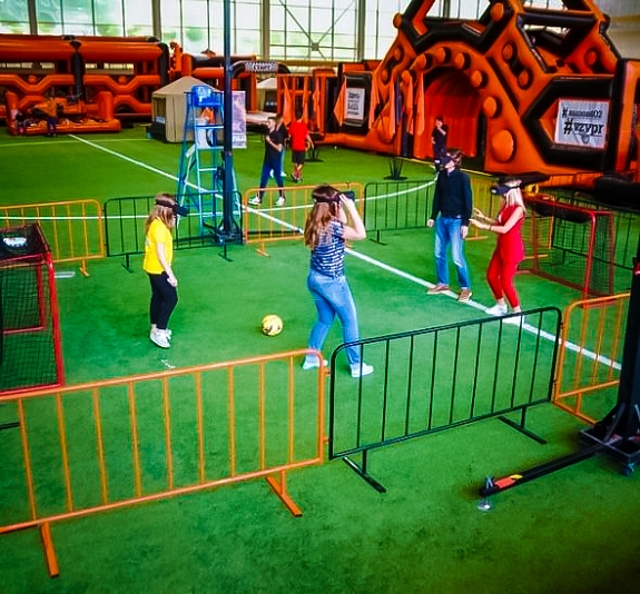 картинка Футбол в VR очках от компании Рент-Бери