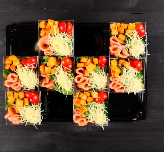 Салат Цезарь с семгой рис 1