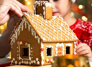 МК Роспись пряничного домика глазурью