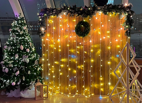 картинка Декоративная деревянная фотозона с новогодними элементами от компании Рент-Бери