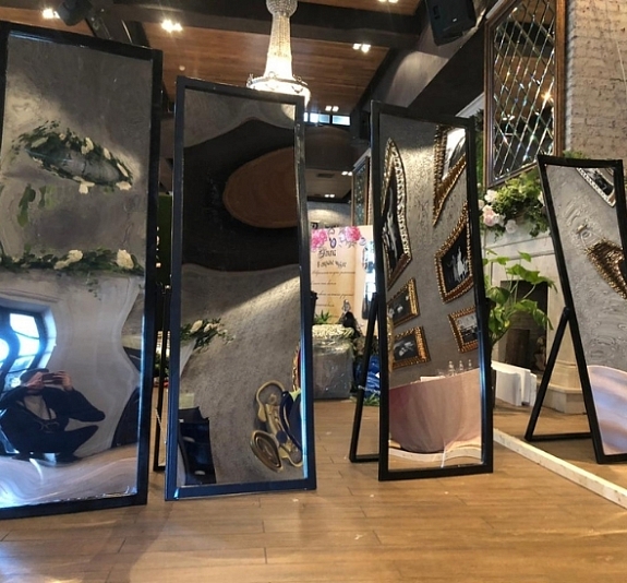 картинка Кривые зеркала от компании Рент-Бери